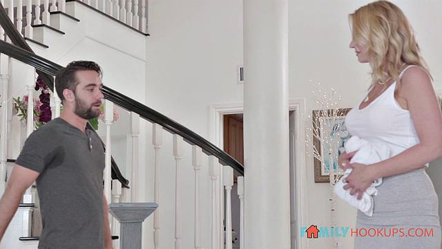 Rachael Cavalli gets a massage and deep fucking from her hung stepson