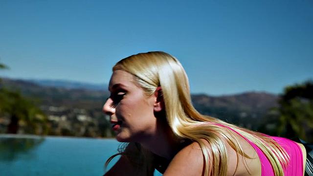 Lesbo babe eating out her beautiful GF