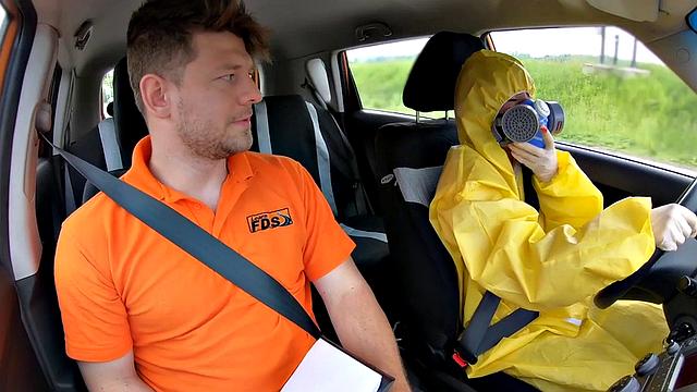 Ballslicking babe fucked outdoors in the car by instructor