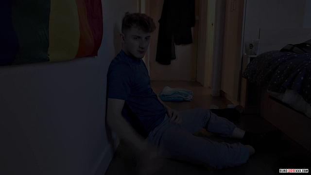 Твинк Чейз Паркер играет с игрушками