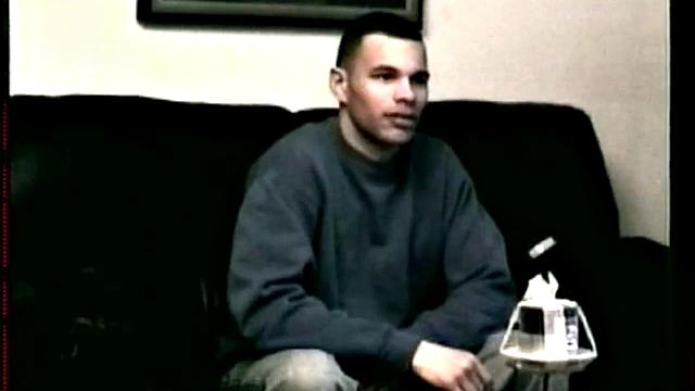 стритовый пацан решил подрочить - динозавр доволен и залит