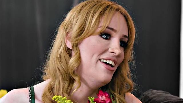 Transgender beauty fucks pussy in missionary