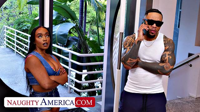 Лили Старфайр с большой грудью трахается с начальником своей подруги на глазах у всех.