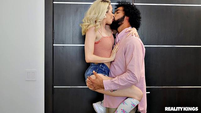 Lola Takes It All On Vacation