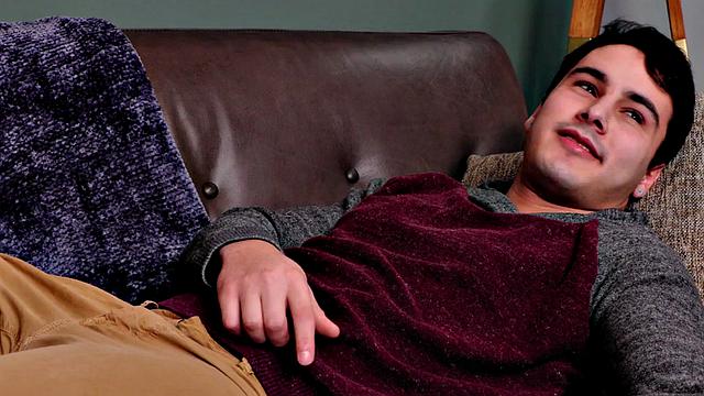 Muscled roommate barebacks twink in dorm duo