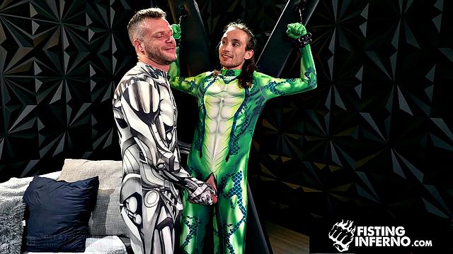 мускулистый злодей жестко фистит героя и трахает по-мужски