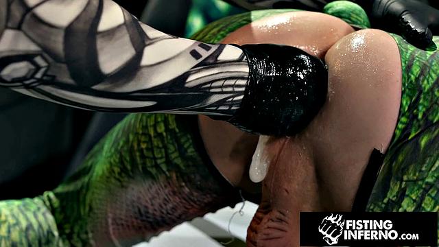 мускулистый злодей жестко фистит героя и трахает по-мужски