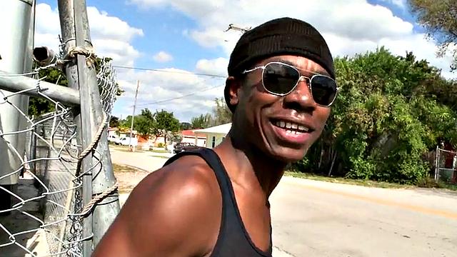 Nubian man picked up and fucked outdoors by white top after BJ