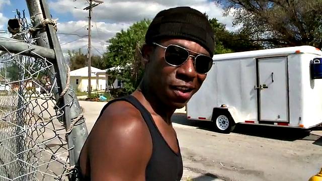 Nubian man picked up and fucked outdoors by white top after BJ