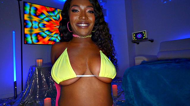 Glazing Daya Knights Big Natural Tits