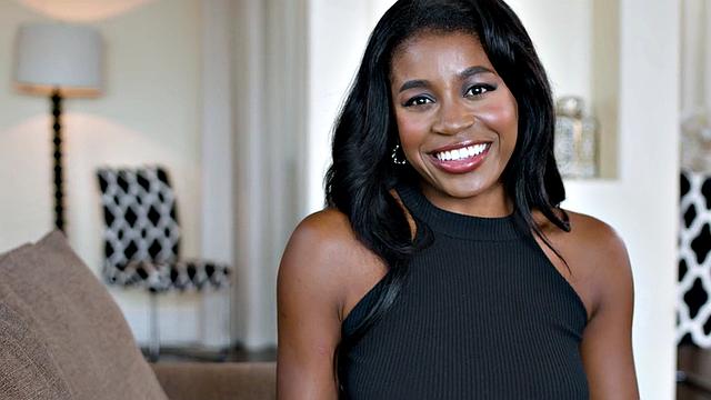 Шоколадка скачет на парне, потом балует его сочным минетом