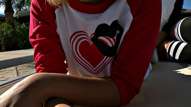 Maya's amazing threesome with pussy fingering, ass licking & doggystyle fucking