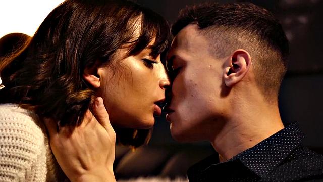 татуированная худышка трахается с парнем разными позами