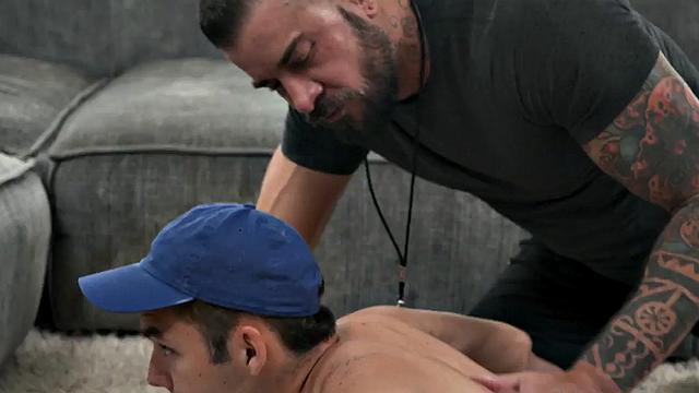 Gay dude fucked in asshole by perverted nympho