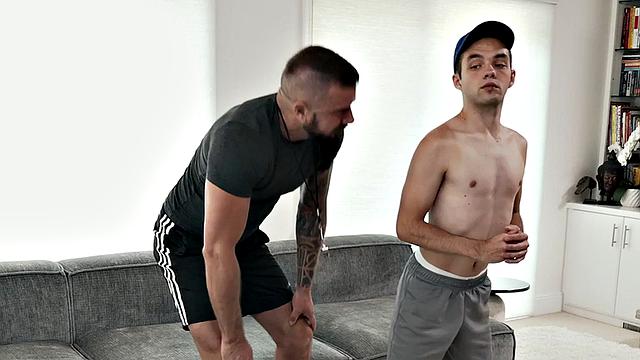 Gay dude fucked in asshole by perverted nympho