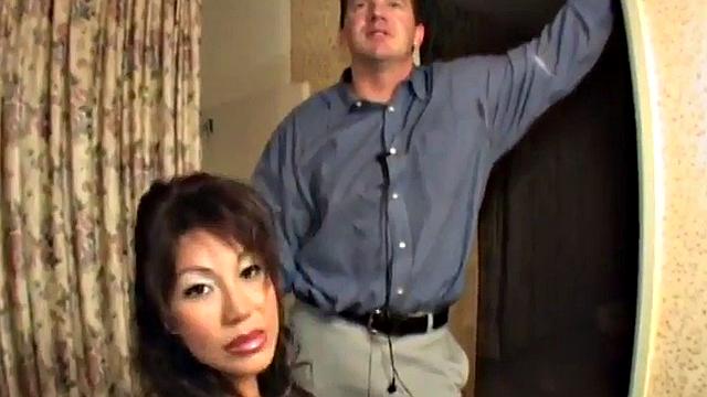 Hot Asian babe deepthroats & gets her pussy stuffed in hotel room