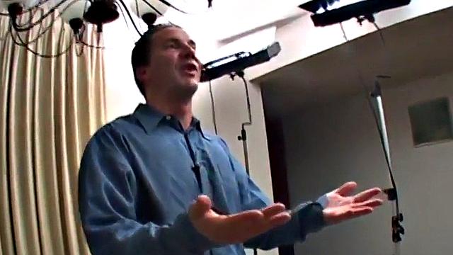 Hot Asian babe deepthroats & gets her pussy stuffed in hotel room