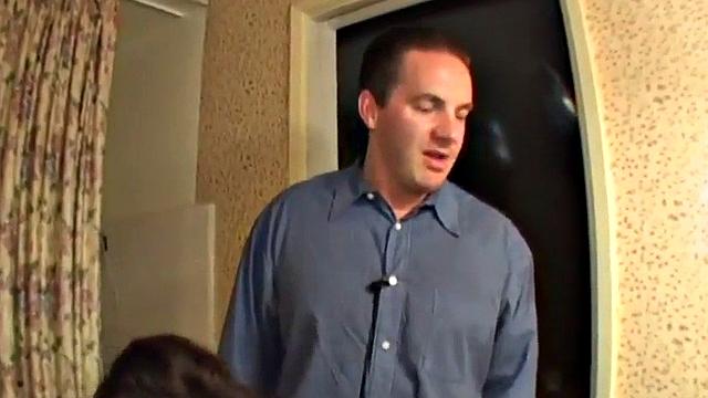 Hot Asian babe deepthroats & gets her pussy stuffed in hotel room