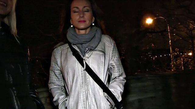 две сестры устраивают рождественский марафон с двойным минетом