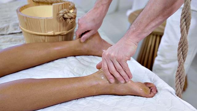 Oiled ebony pounded by masseur in passionate affair