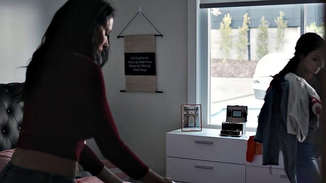 Big-titted MILF scissoring gf after cunnilingus