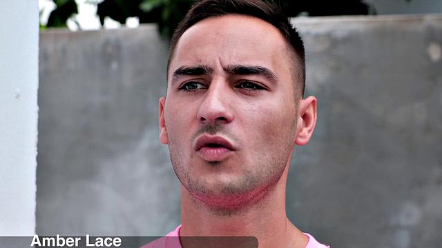 зрелая мама с бешеной жопой заводит друга сына