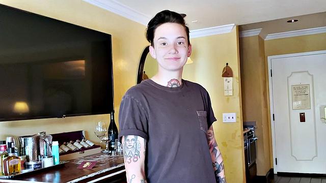 TS with pussy enjoys softcore scene with babe