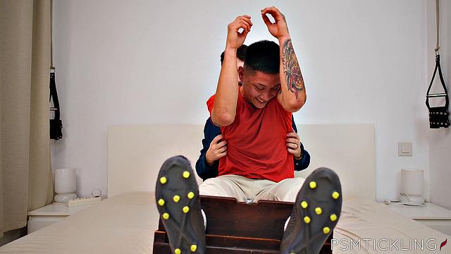 Arley's feet get wrecked in the stocks