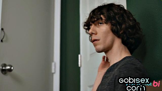 Cute babe pussyfucked by 2 lovers