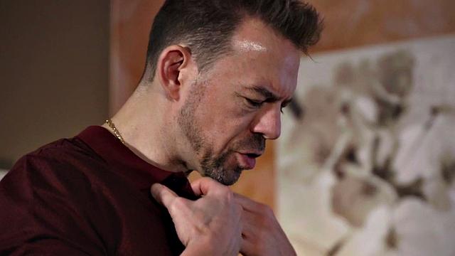 жаркая milf с большой жопой жадно принимает толстый член до упора