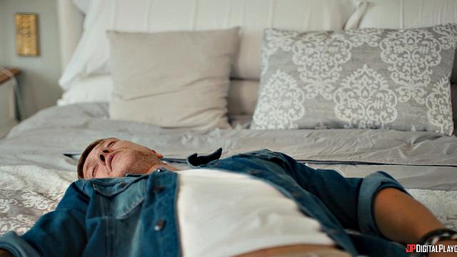 Симон думал найти себя, а попал на остров, где бабам только и надо, что трахаться с гостями - Luna Star и компания устраивают весёлый приём!