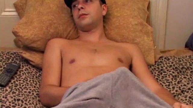 After storing up for five days, young Vincenzo is just about ready to explode. His apartment is being fumigated and he's crashing at his parent's place. He has to share a room with his little friend.