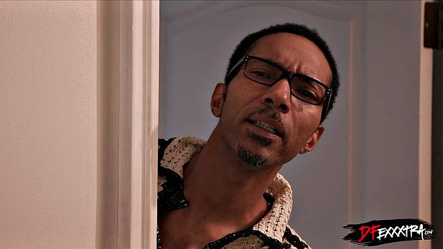 отчим пришёл подучить сына, как по-настоящему жарить женщин