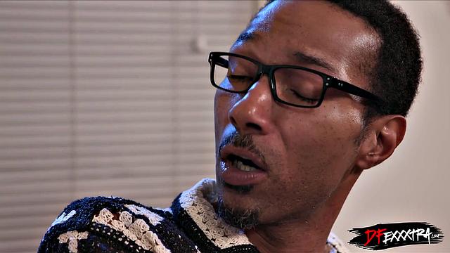 отчим пришёл подучить сына, как по-настоящему жарить женщин