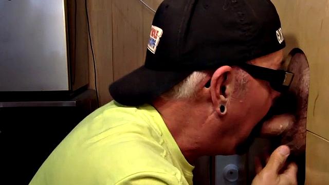 Gloryhole amateur daddy sucks BFs cock very deep