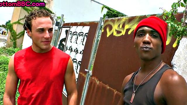 Ebony thug fucked by white gay outdoor till cumshot