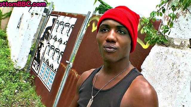 Ebony thug fucked by white gay outdoor till cumshot