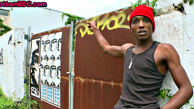 Ebony thug fucked by white gay outdoor till cumshot