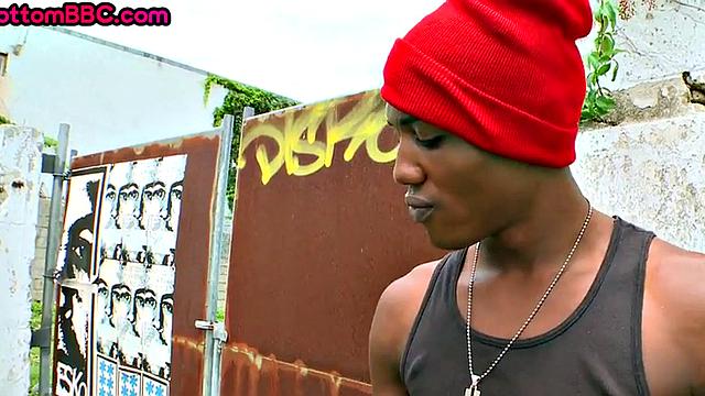 Ebony thug fucked by white gay outdoor till cumshot