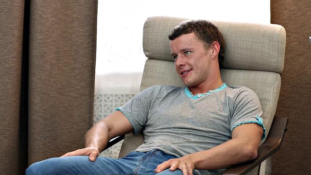 Teen Mia Kiss Seduces Man into Bed