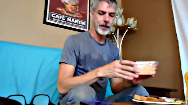 Trapped in a Sandwich - DADDY GIANT 23 - Featuring Richard Lennox