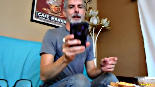 Trapped in a Sandwich - DADDY GIANT 23 - Featuring Richard Lennox
