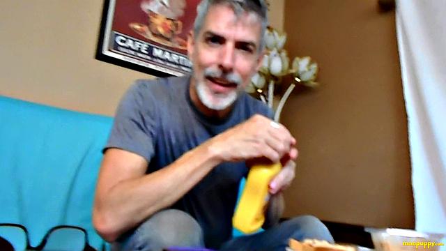 Trapped in a Sandwich - DADDY GIANT 23 - Featuring Richard Lennox