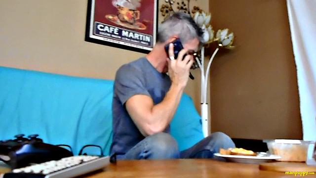 Trapped in a Sandwich - DADDY GIANT 23 - Featuring Richard Lennox