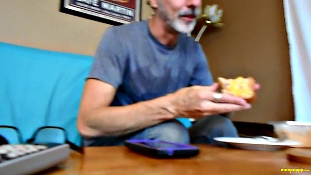Trapped in a Sandwich - DADDY GIANT 23 - Featuring Richard Lennox