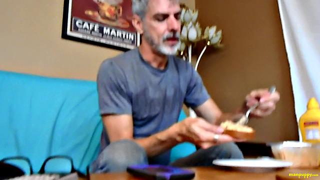 Trapped in a Sandwich - DADDY GIANT 23 - Featuring Richard Lennox