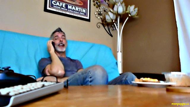 Trapped in a Sandwich - DADDY GIANT 23 - Featuring Richard Lennox