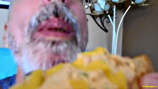 Trapped in a Sandwich - DADDY GIANT 23 - Featuring Richard Lennox