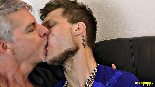 Passionate Gay Kisses 43 - Jake Skittles, Richard Lennox