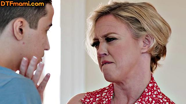 Huge mature cougar riding cock